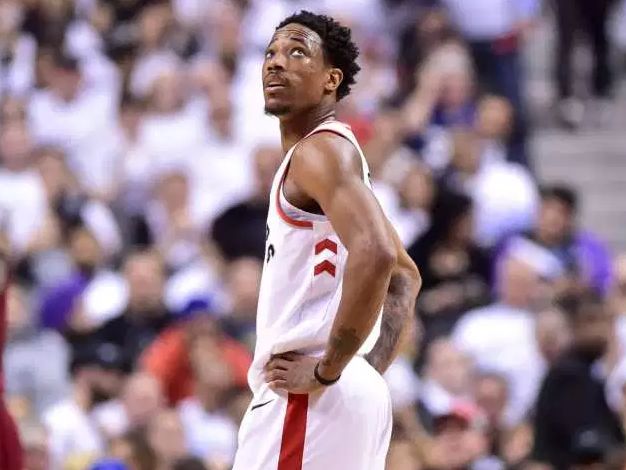 对后场出球 对后场出球