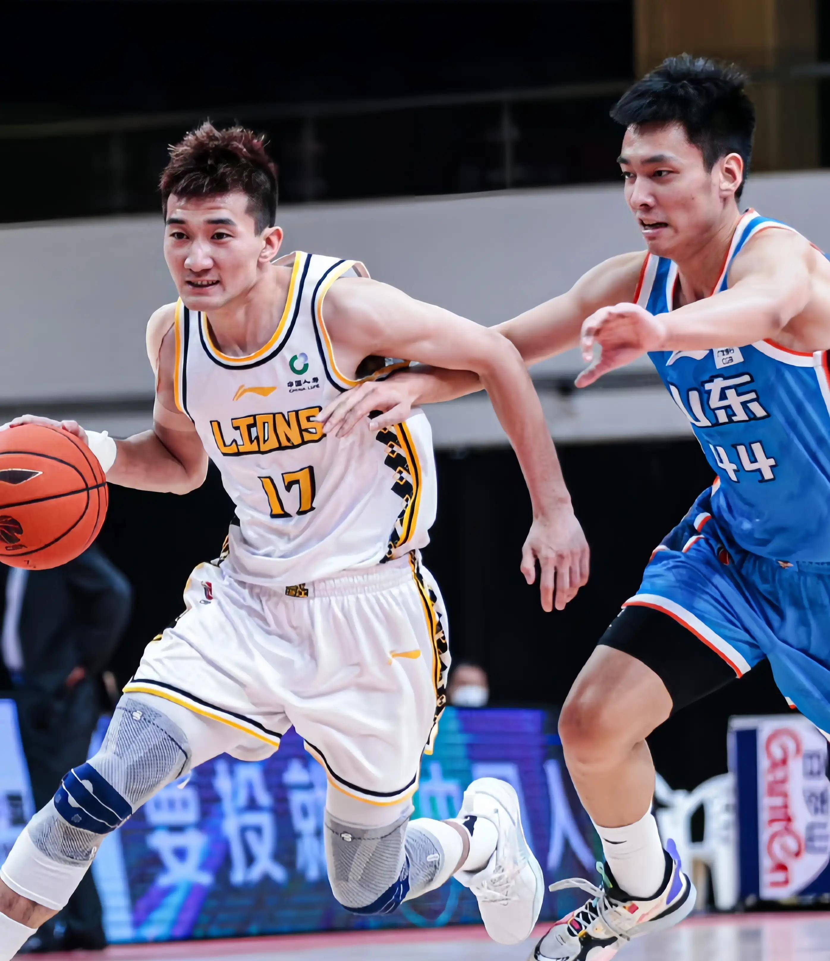 e交出了一 e交出了一